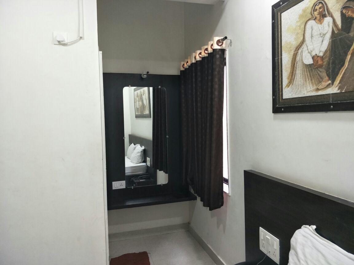 Hotel Gayatri Dwārka Exterior foto